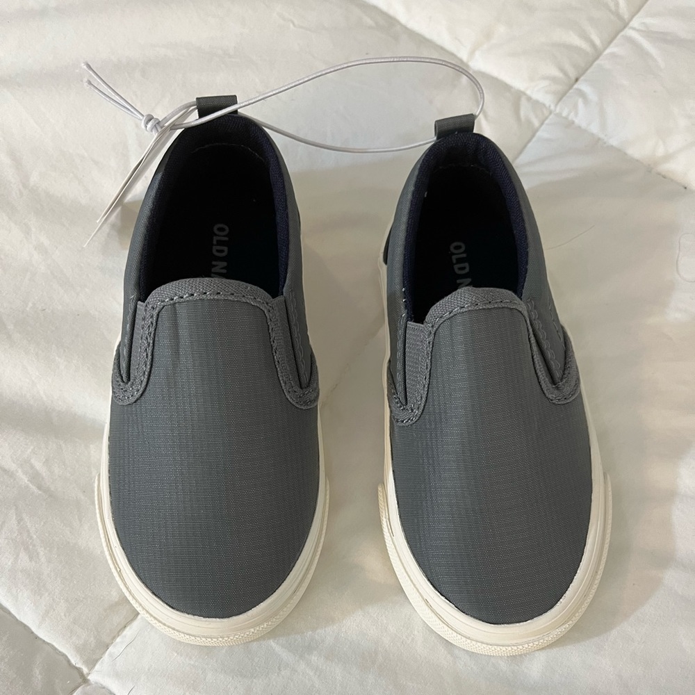 Old Navy Toddler Unisex Grey Nylon Slip On Sneakers Size 6